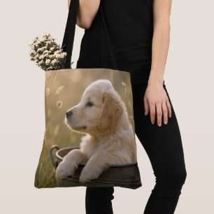 Golden Retriever-Welpe in einem Metall-Eimer