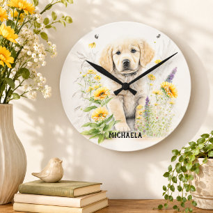 Golden Retriever Welpe und Floraliner Monogrammnam Runde Wanduhr
