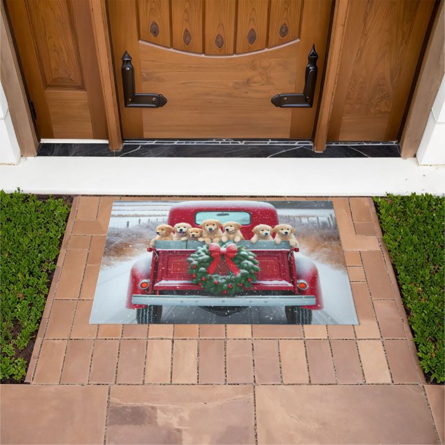 Golden Retriever Welpen im Red Christmas LKW Fußmatte (Außenbereich)