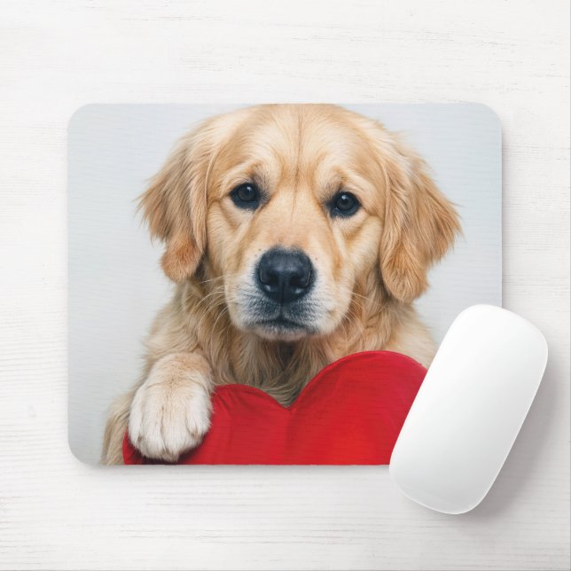 Golden Retriever With a Red Heart Pillow Mousepad (Mit Mouse)