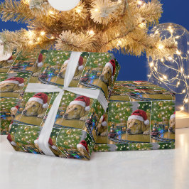 Golden Retriever zu Weihnachten beobachtet ein Spi Geschenkpapier