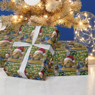 Golden Retriever zu Weihnachten beobachtet ein Spi Geschenkpapier