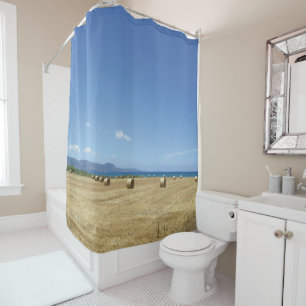 Golden Rolls of Hay and Deep Blue Sea Design Duschvorhang