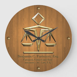 Golden Scales of Justice on Teak (Personalisiert) Große Wanduhr