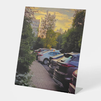 Golden Silence Pedestal Display - Anpassbar Sockelschild