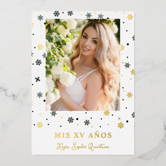 Golden Snowflake Quinceañera Spanisch Whimsical Folieneinladung (Vorderseite)