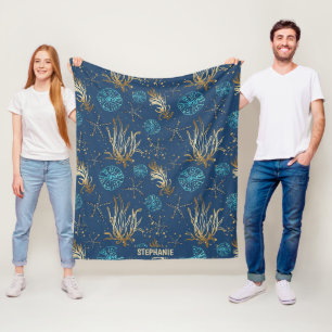 Golden Starfish & Coral Reef Muster auf Blue Fleecedecke