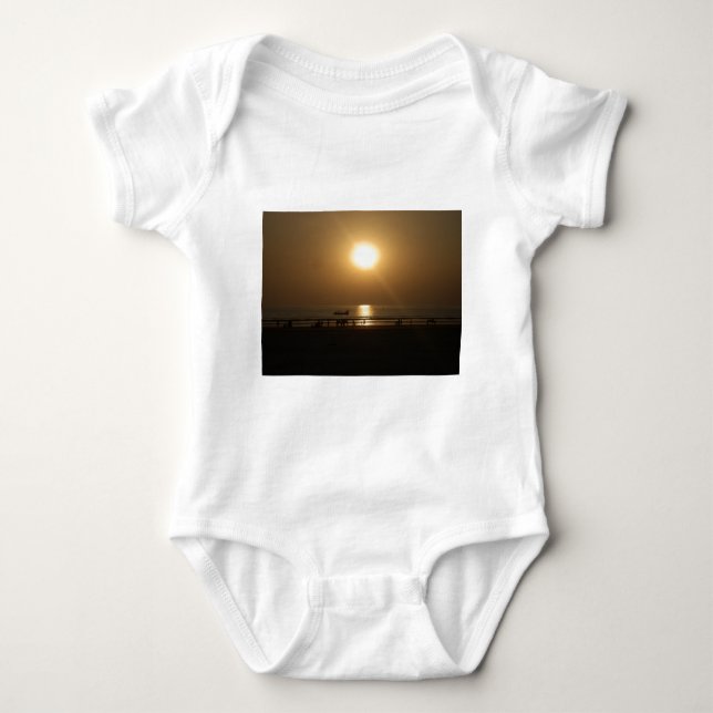 Golden Summer Sunset Reflektion am Strand Baby Strampler (Vorderseite)