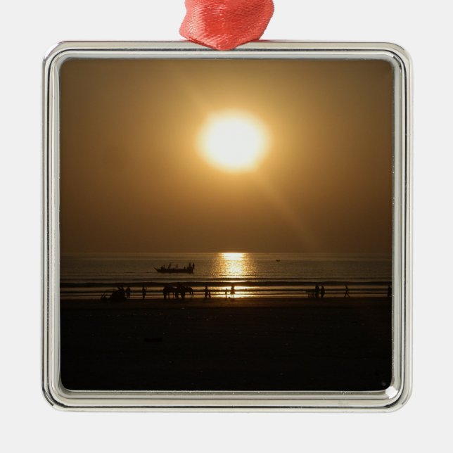 Golden Summer Sunset Reflektion am Strand Ornament Aus Metall (Vorne)