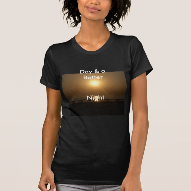 Golden Summer Sunset Reflektion am Strand T-Shirt (Vorderseite)