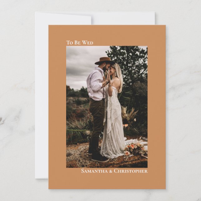 Golden Tan Camel Minimalistisches vertikales Foto  Einladung (Vorderseite)