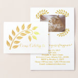 Golden Wedding Anniversary Custom Foto Einladung<br><div class="desc">Kommen Ihre Eltern (oder Sie :>) zu ihrem 50. Hochzeitstag? Hast du vor, ein Abendmahl zu feiern? Schicken Sie diese hübschen Karten, die die perfekte Kombination aus Einfachheit und Eleganz sind. Das Blatt-Design und der Text auf der Vorderseite und auf der Rückseite sind in Goldfolie, der Text im Inneren ist...</div>