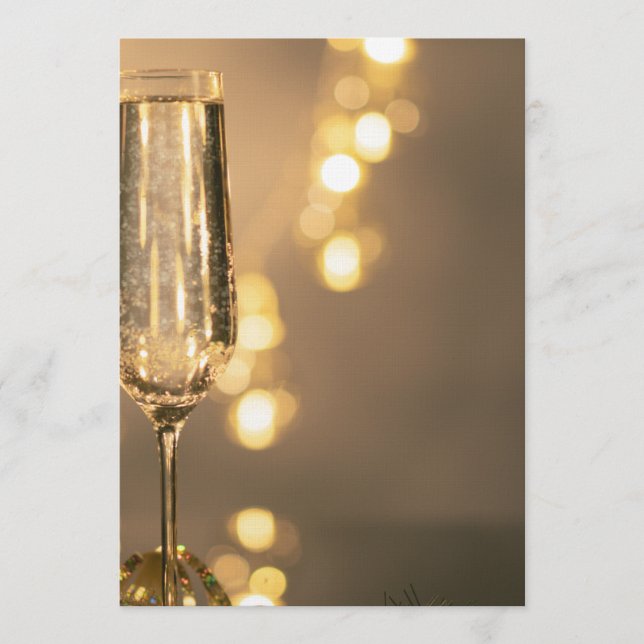 Golden with a glass of champagne Birthday Invit Einladung (Vorderseite)