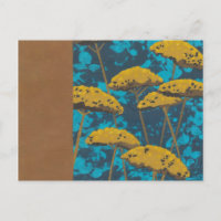 Golden Yarrow Garden mit blauem Hintergrund