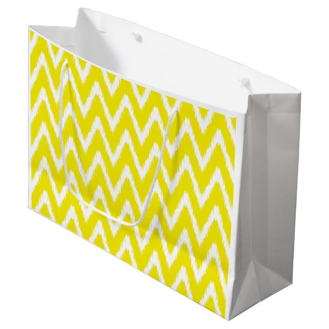 Golden Yellow Asian Moods Ikat Chevrons Große Geschenktüte (Vorderseite Schrägansicht)