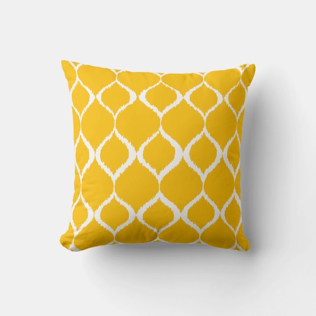 Golden Yellow Geometric Ikat Tribal Print Pattern Kissen (Vorderseite)