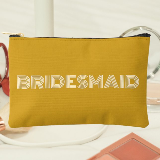 Golden Yellow Modern Typografy Bridesmaid Zubehörtasche (In Situ Makeup)