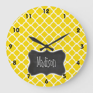 Golden Yellow Moroccan Quatrefoil; Chalkboard look Große Wanduhr