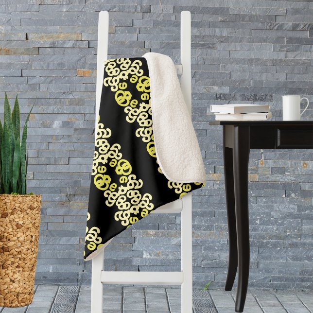 Golden Yellow Ornamental Stripe Seamless Pattern Sherpadecke (Von Creator hochgeladen)