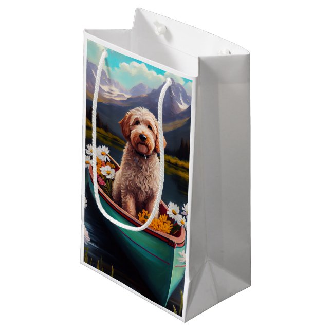 Goldendoodle auf dem Paddle: Ein Landschaftliches  Kleine Geschenktüte (Vorderseite Schrägansicht)