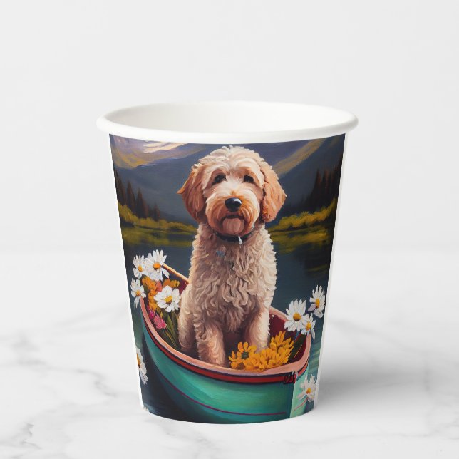 Goldendoodle auf dem Paddle: Ein Landschaftliches  Pappbecher (Vorderseite)