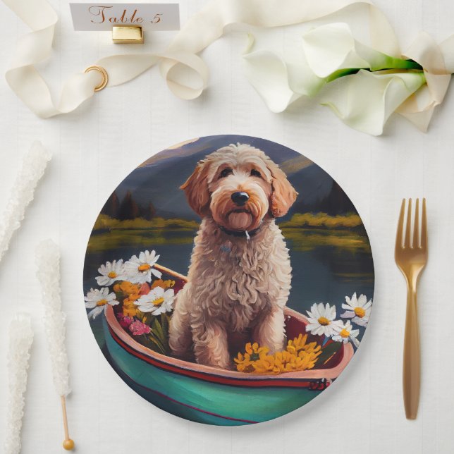 Goldendoodle auf dem Paddle: Ein Landschaftliches  Pappteller (Hochzeit)