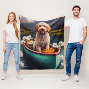 Goldendoodle auf einem Paddel: Ein landschaftliche Fleecedecke