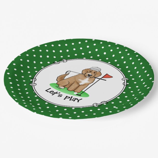 Goldendoodle Dog Playing Golf (Red whmk2) Niedlich Pappteller (Schrägansicht)