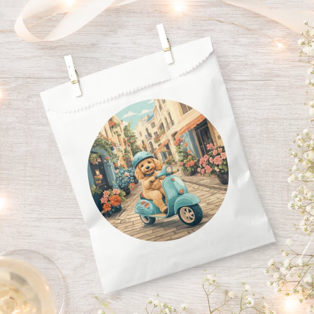 Goldendoodle Dog Riding Scooter European Streets Geschenktütchen (Ausgeschnitten)