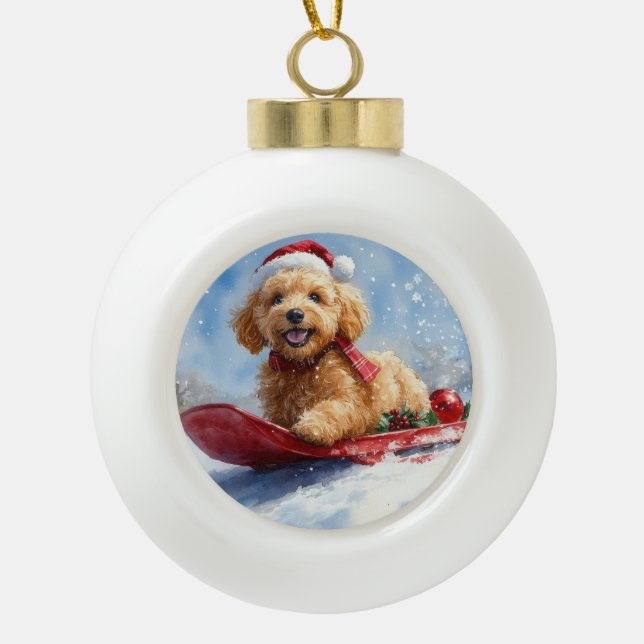 Goldendoodle Hund in Sledge Let it Schnee Weihnach Keramik Kugel-Ornament (Vorderseite)