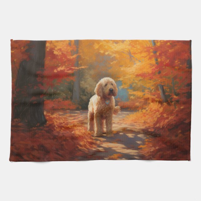 Goldendoodle im Herbst Leaves Fall Inspiriert Geschirrtuch (Horizontal)
