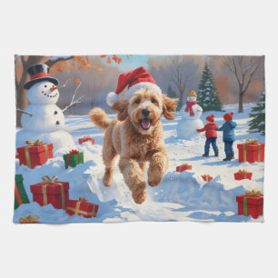 Goldendoodle läuft im Schnee mit Weihnachtshut Geschirrtuch