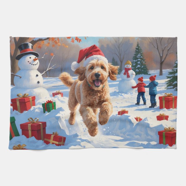 Goldendoodle läuft im Schnee mit Weihnachtshut Geschirrtuch (Horizontal)