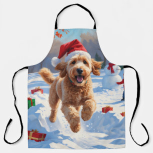 Goldendoodle läuft im Schnee mit Weihnachtshut Schürze