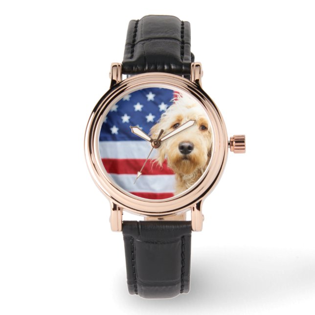 Goldendoodle mit amerikanischer Flagge Armbanduhr (Vorderseite)