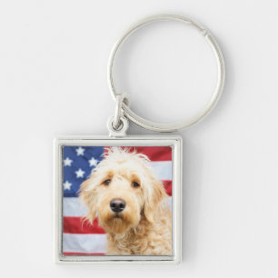 Goldendoodle mit amerikanischer Flagge Schlüsselanhänger