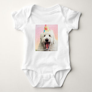 Goldendoodle mit Party-Hut Baby Strampler
