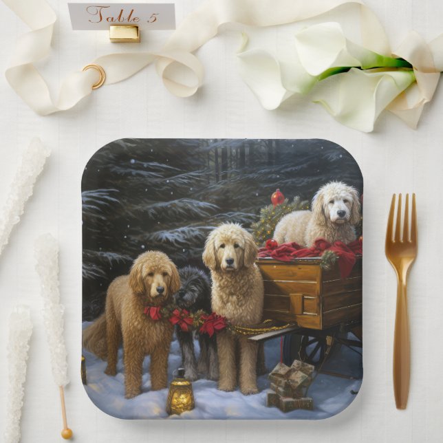 Goldendoodle Snowy Sleigh Weihnachtsdekor Pappteller (Hochzeit)