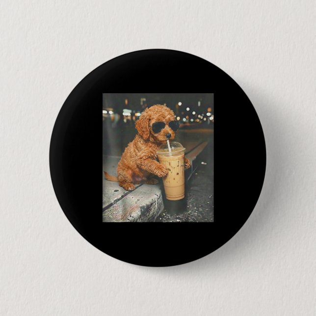 Goldendoodle trinkt Eiskaffee lustiger Hunde-MemeG Button (Vorderseite)