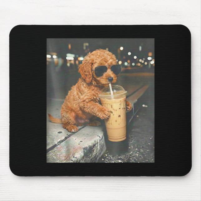 Goldendoodle trinkt Eiskaffee lustiger Hunde-MemeG Mousepad (Vorne)
