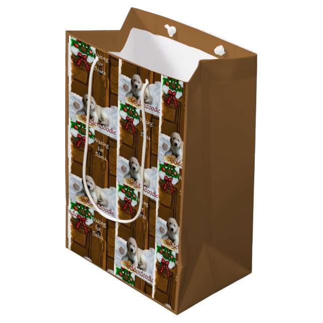 Goldendoodle Weihnachtsgeschenke Mittlere Geschenktüte (Vorderseite Schrägansicht)