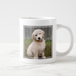 Goldendoodle Welpen im Gras Jumbo-Tasse