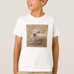 Goldendoodrom läuft durch Gras T-Shirt