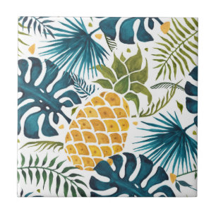 Goldene Ananas blaue Palmwedel Blätterwerk weiß Fliese