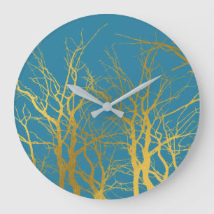 Goldene Baumzweig-Muster auf blauem Hintergrund Große Wanduhr