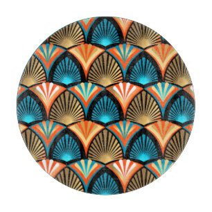 Goldene Blätter aus geometrischen Palmen im Art Dé Schneidebrett