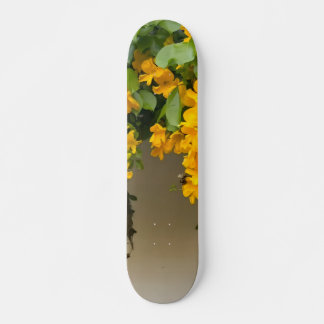 Goldene Blüten-Schönheit Skateboard