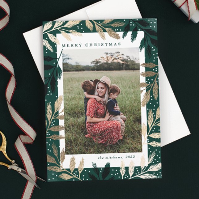 Goldene Branchen Frohe Weihnachten 3 Foto (Elegant green and gold branch 3 photo christmas holiday card.)