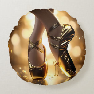 Goldene Eleganz: Ballerina Schuhe auf Gold Bokeh Rundes Kissen