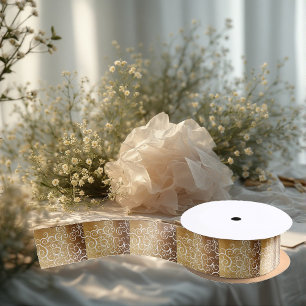 Goldene Eleganz mit floralen Motiven und lebendige Satinband